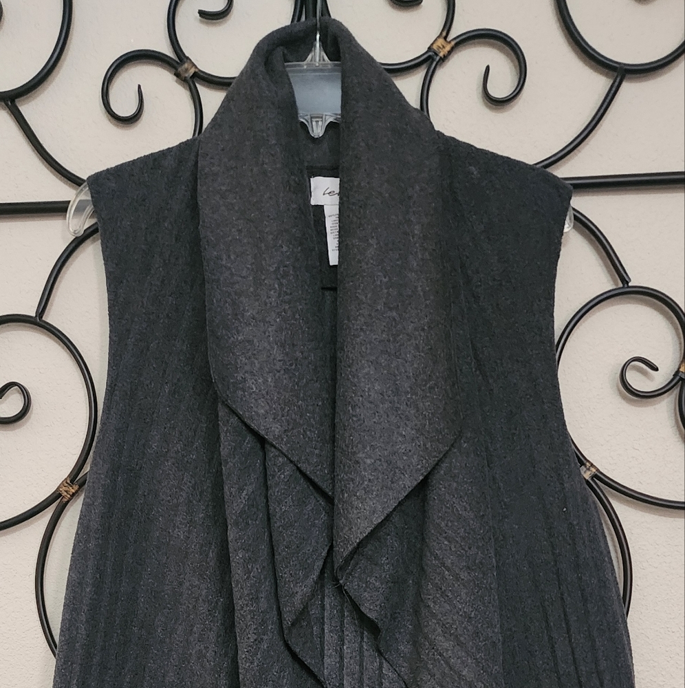 Moda Black Sleeveless Sweater